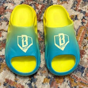 Baseball Lifestyle 101 Slide Sandals Sz 2/3